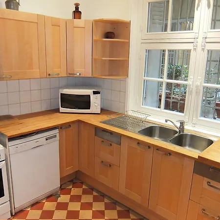 Apartment Chazelles Paris