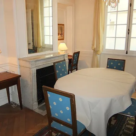 Apartment Chazelles Paris